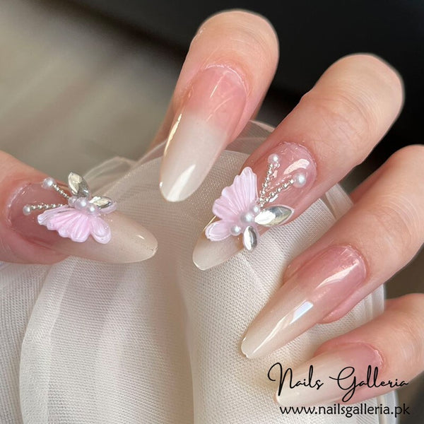 Butterfly with Delicate 3D Adornments – Press-On Nails (30Pcs) - Free Nail Kit Included