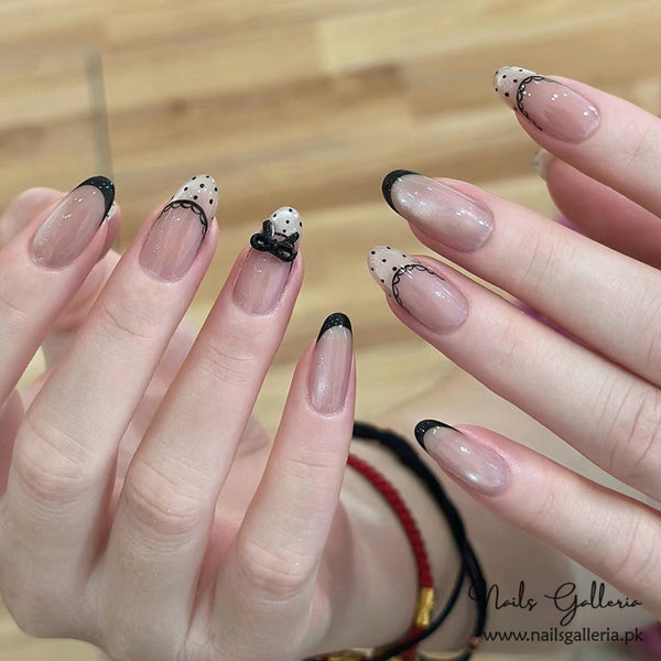 Chic Contrast Playful Twist – Press-On Nails (30Pcs) - Free Nail Kit Included