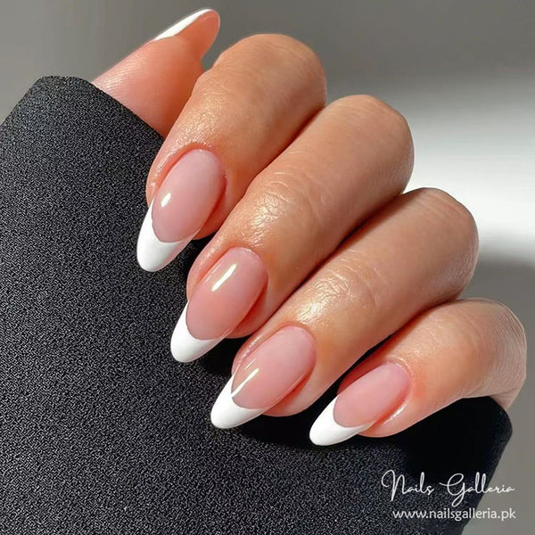 Chic Contrast – Press-On Nails (24 Pcs) - Free Nail Kit Included