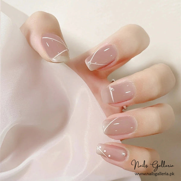 🎀 Chic Lines – Press-On Nails (24 Pcs) - Free Nail Kit Included