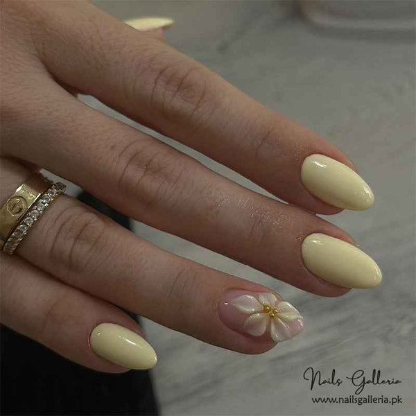 🌼✨ Creamy Blossom – Press-On Nails (24Pcs) - Free Nail Kit Included