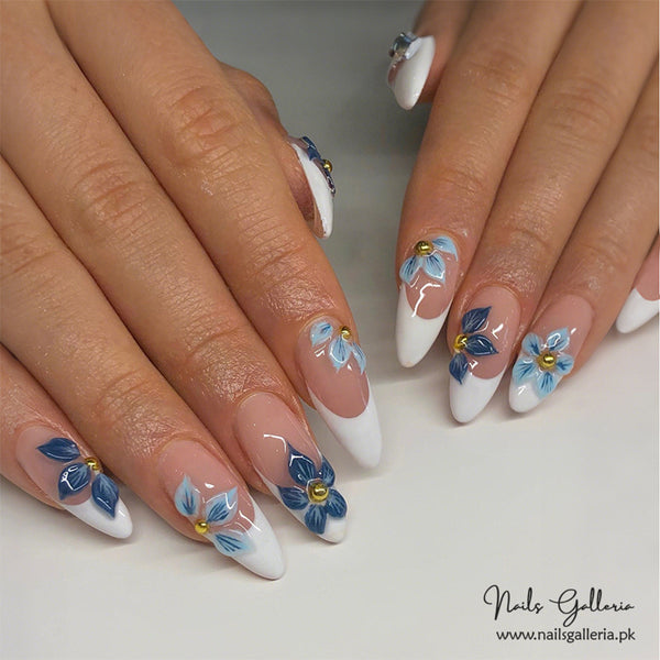 Delicate Floral Motif – Press-On Nails (24Pcs) - Free Nail Kit Included