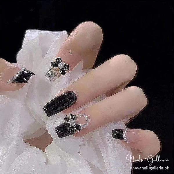 Elegant Contrasts Press-On Nails (24 Pcs) - Free Nail Kit Included