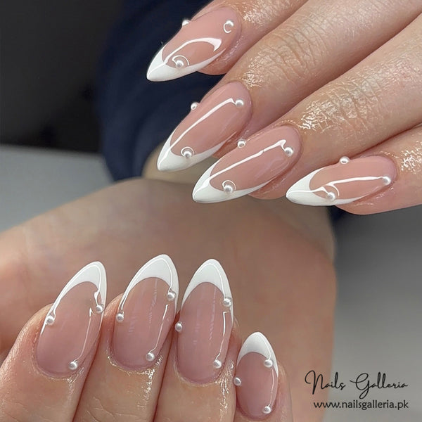 Elegant Pearls and Curves – Press-On Nail Set (24Pcs) - Free Nail Kit Included