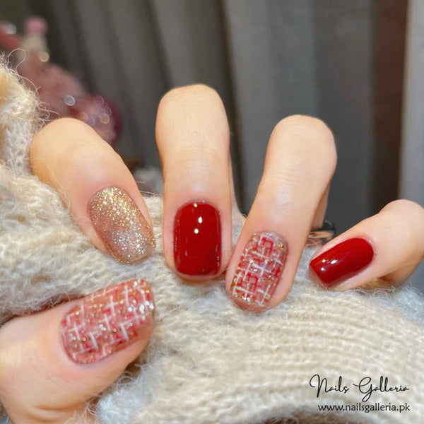 🎄 Festive Elegance – Press-On Nails (24 Pcs) - Free Nail Kit Included