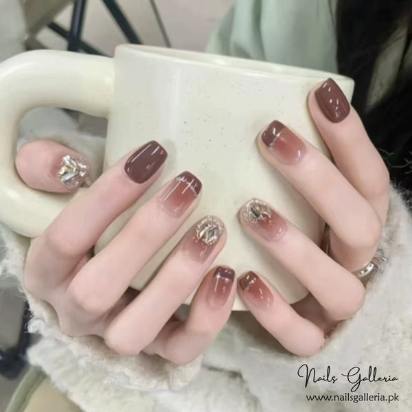 Glitter & Charm Press-On Nails (24 Pcs) - Free Nail Kit Included