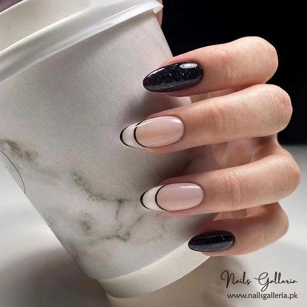 Monochrome Muse Press-On Nails (24 Pcs) - Free Nail Kit Included