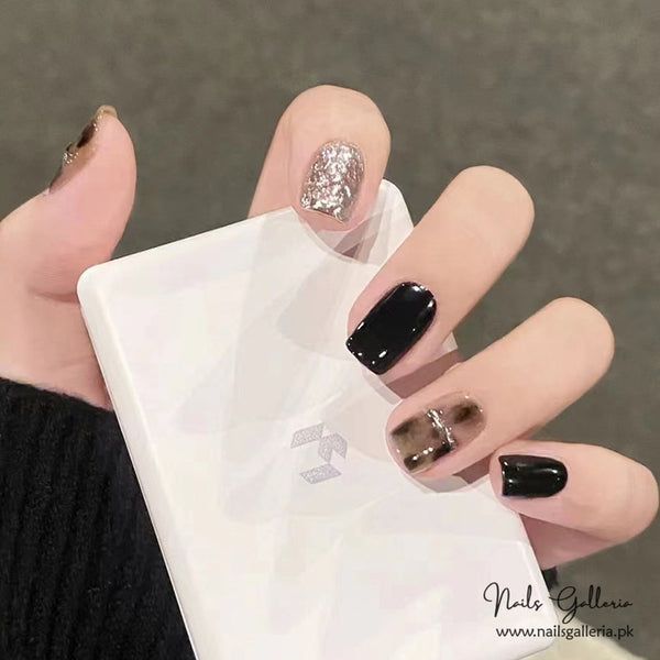 🖤 Mystique Monochrome Press-On Nails (24 Pcs) - Free Nail Kit Included