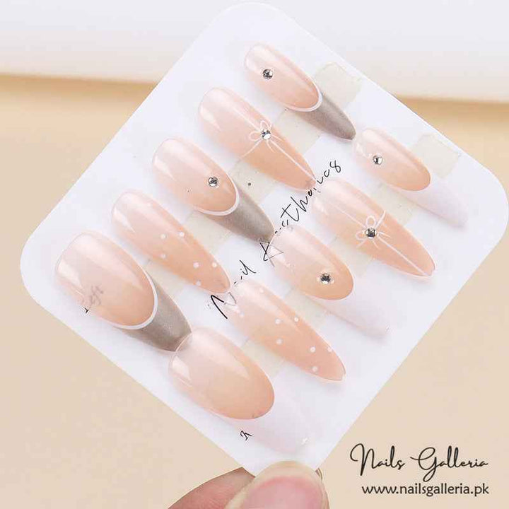 Rhinestone Bow Tie French – Press-On Nail Set (30Pcs) - Free Nail Kit ...